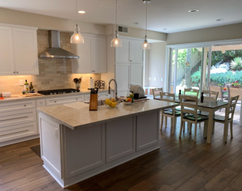 Kitchen White Shaker Full Tile Backsplash